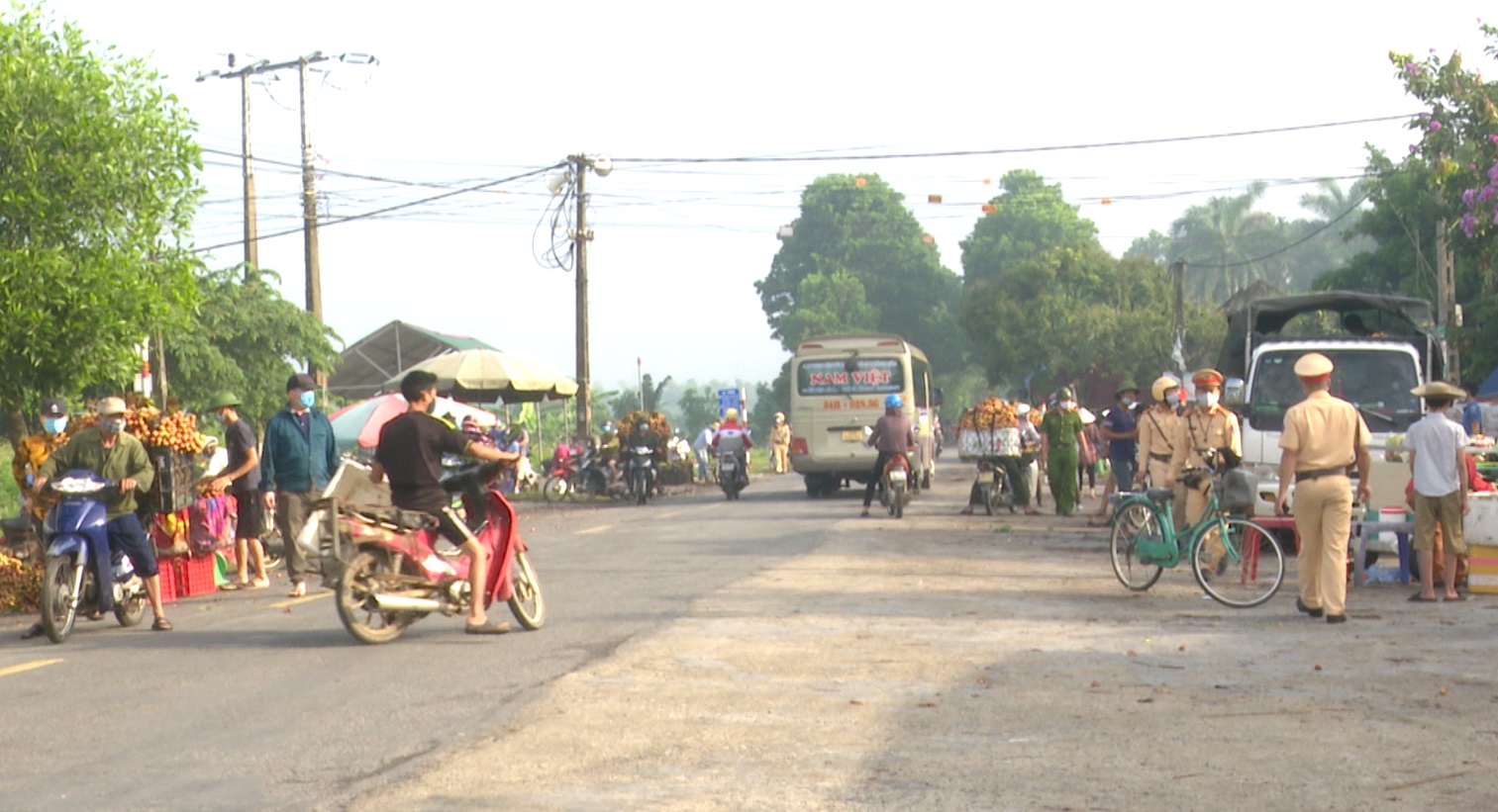 Bảo đảm an toàn giao thông, tạo thuận lợi tiêu thụ vải Thanh Hà